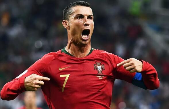 众星齐吹C罗：他的表现像在犯罪！